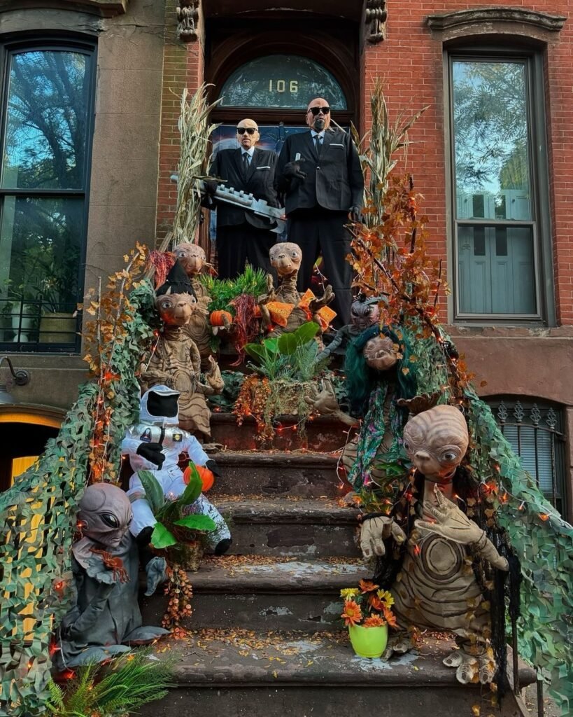 Weave Real Greenery Through a Full Halloween Theme